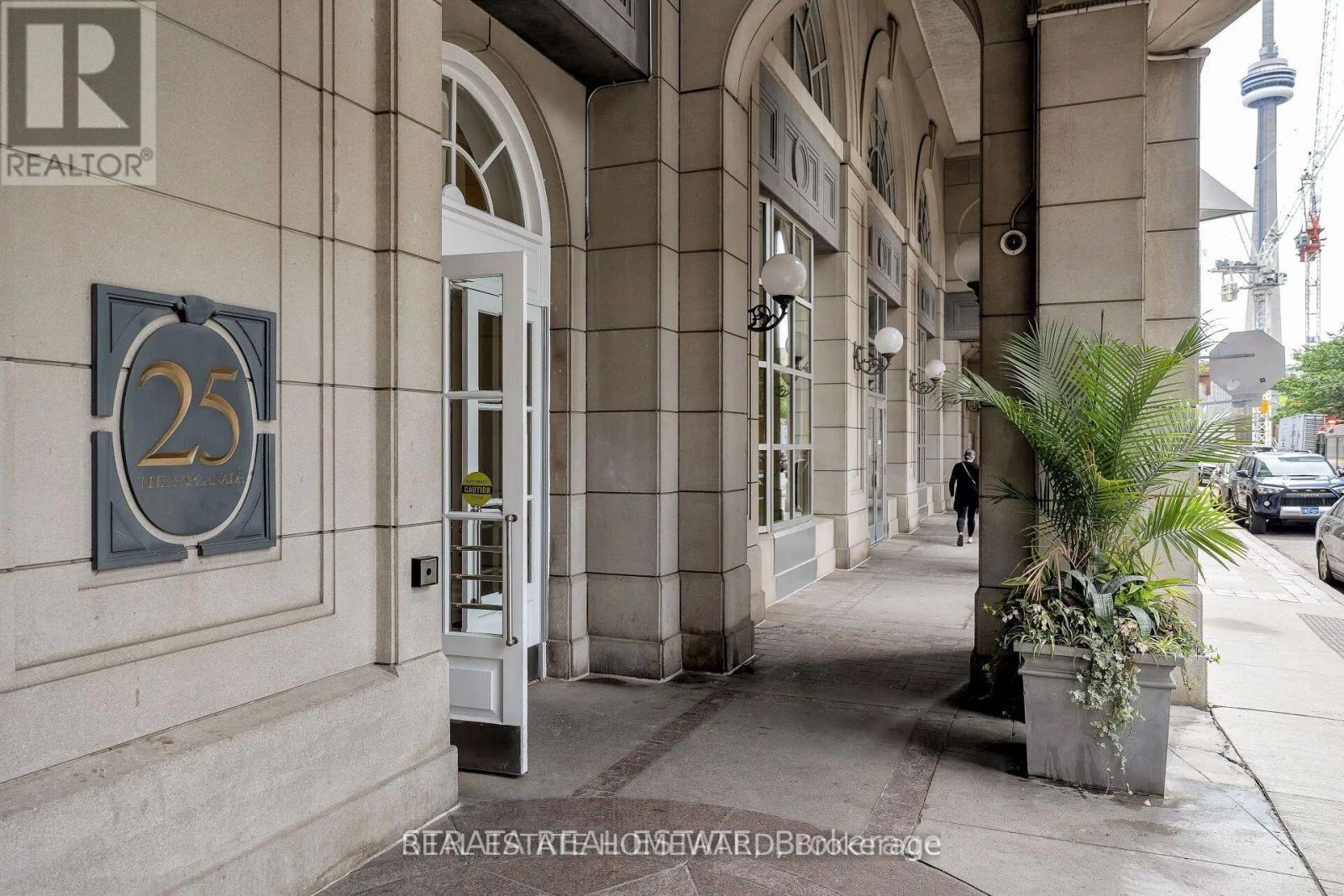 1712 - 25 The Esplanade, Toronto, Ontario  M5E 1W5 - Photo 35 - C12943240
