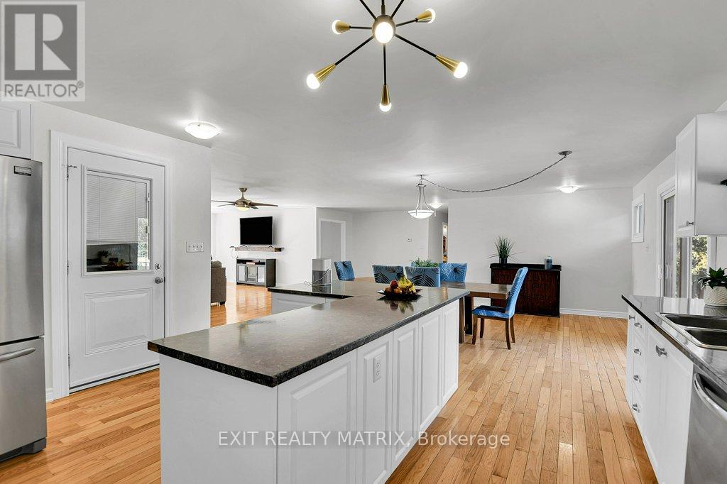 2750 Eldo Street, Ottawa, Ontario  K0A 2P0 - Photo 11 - X12943070