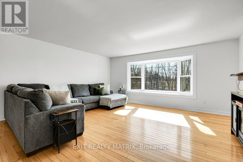 2750 Eldo Street, Ottawa, Ontario  K0A 2P0 - Photo 4 - X12943070