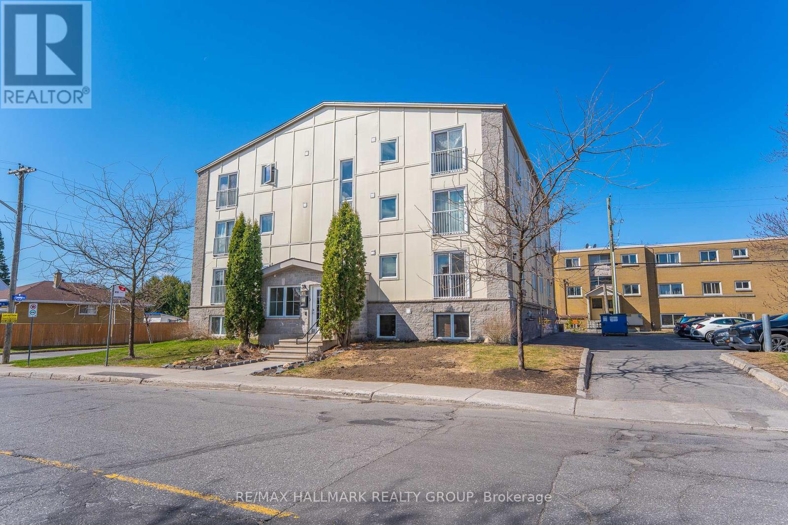 401 - 646 Cummings Avenue, Ottawa, Ontario  K1K 2K6 - Photo 2 - X12943076