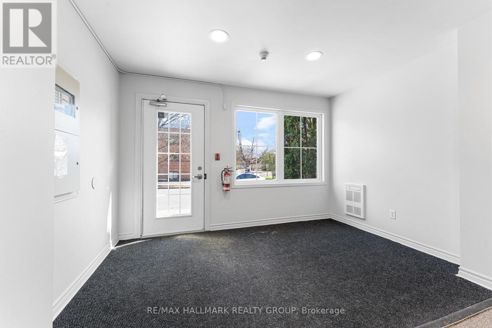 401 - 646 Cummings Avenue, Ottawa, Ontario  K1K 2K6 - Photo 31 - X12943076