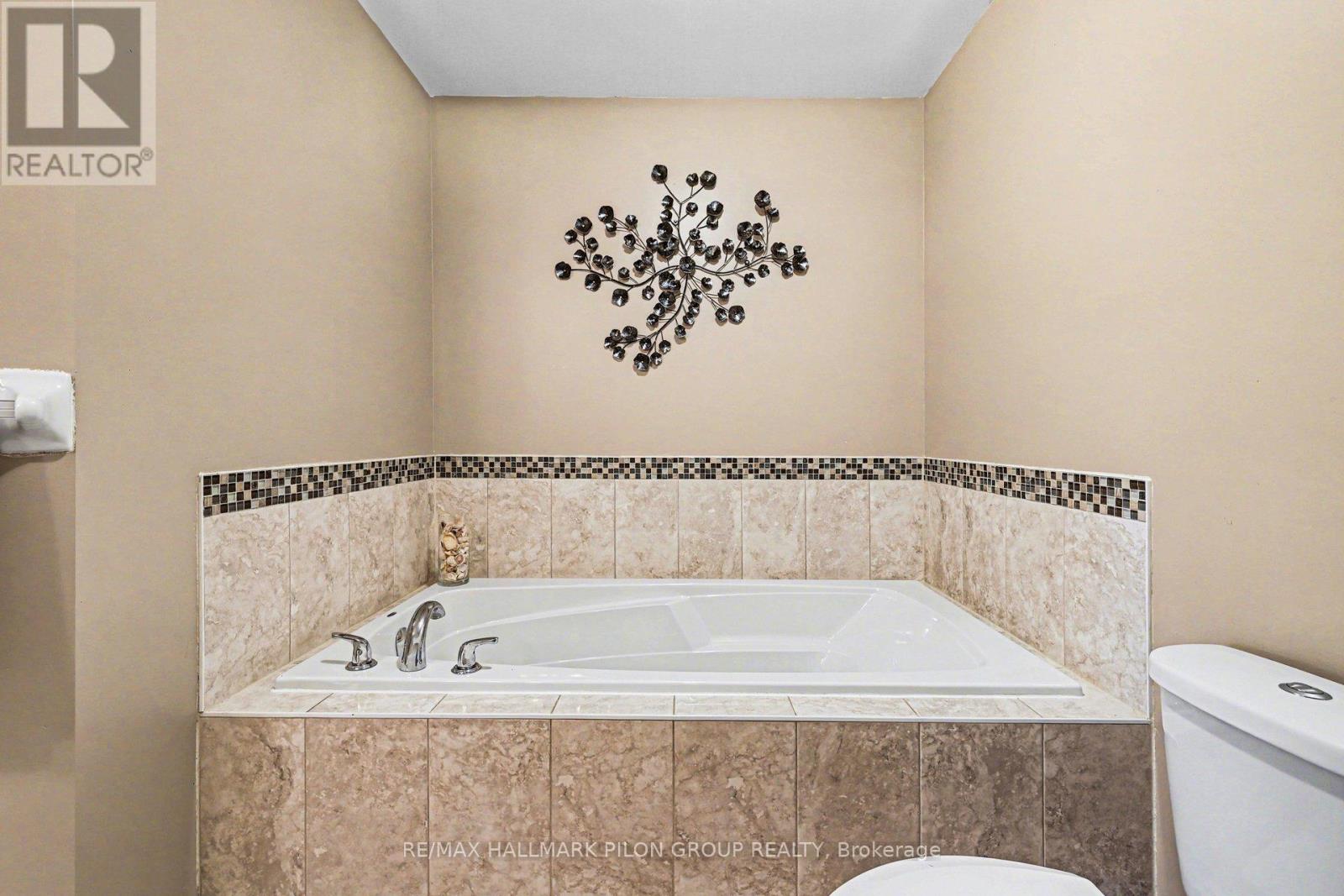 18 Abbey Crescent, Russell, Ontario  K4R 0B5 - Photo 14 - X12943124