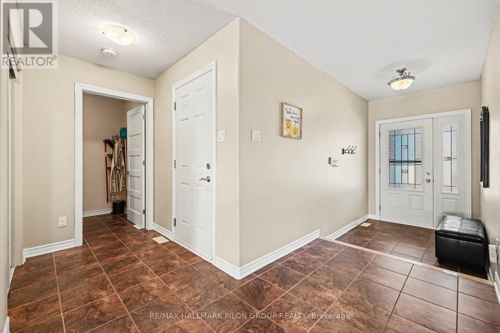 18 Abbey Crescent, Russell, Ontario  K4R 0B5 - Photo 17 - X12943124