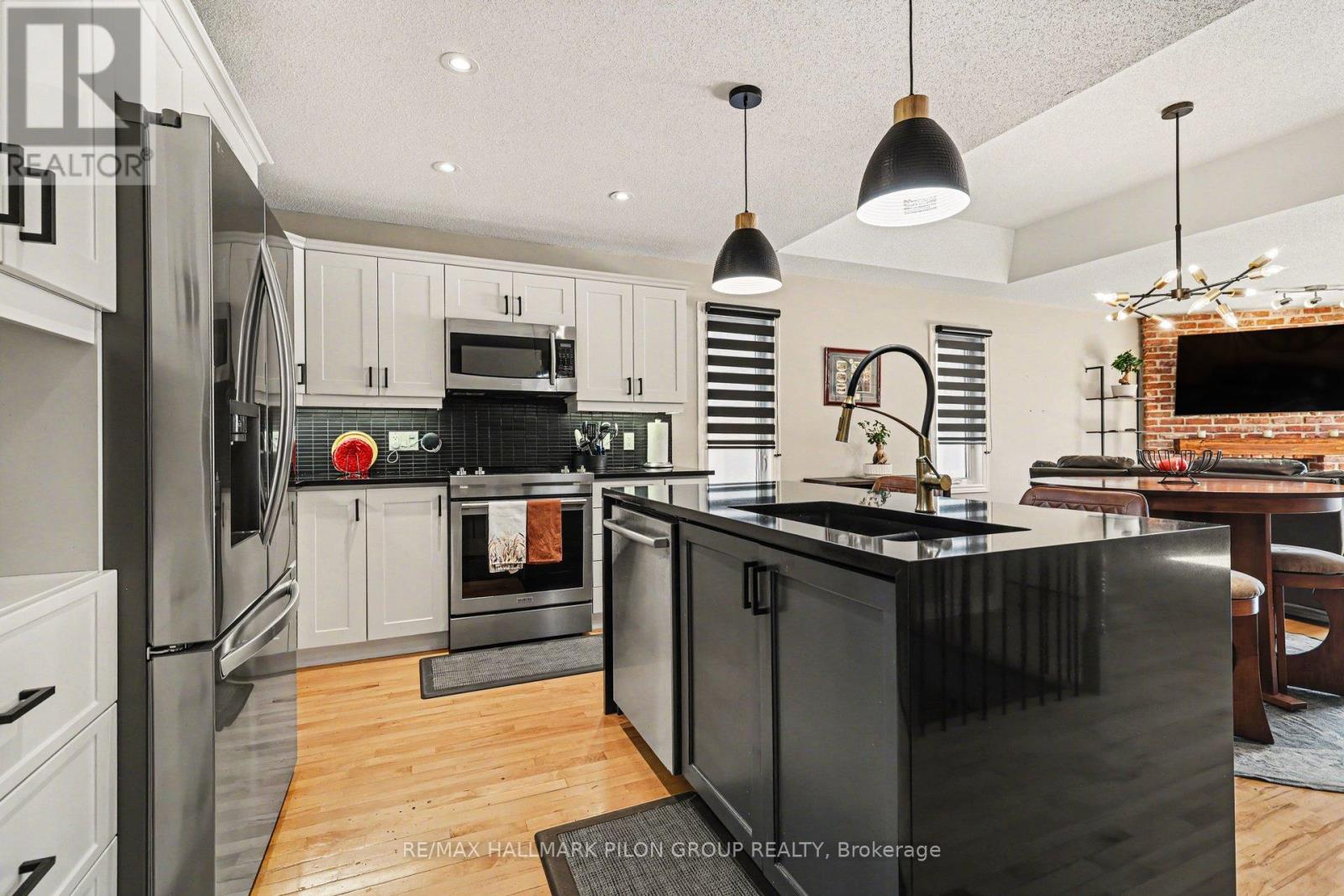 18 Abbey Crescent, Russell, Ontario  K4R 0B5 - Photo 3 - X12943124