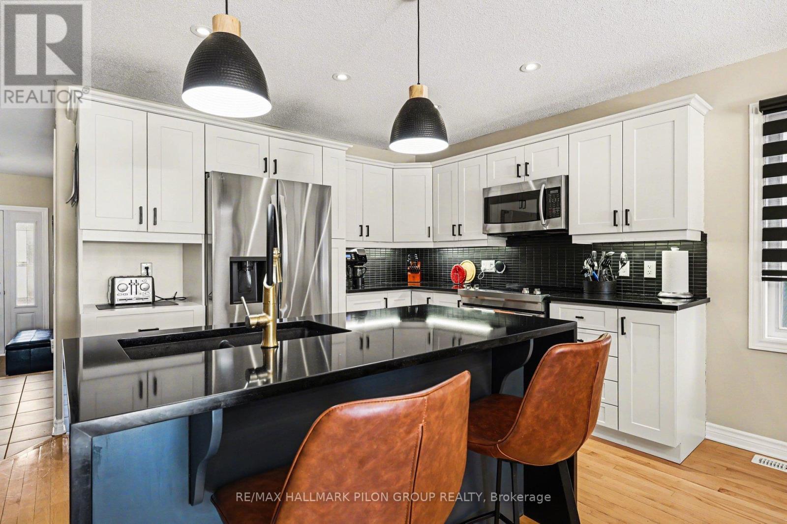 18 Abbey Crescent, Russell, Ontario  K4R 0B5 - Photo 5 - X12943124