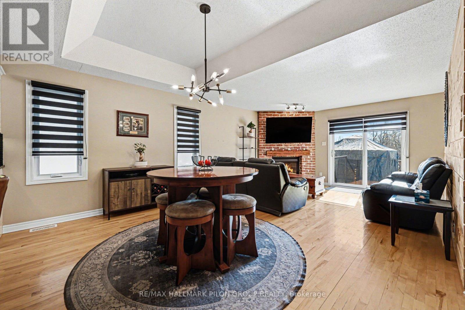 18 Abbey Crescent, Russell, Ontario  K4R 0B5 - Photo 7 - X12943124