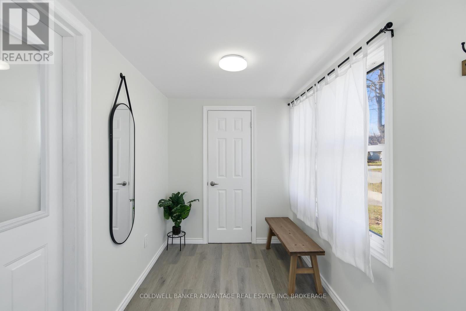 229 Chaffey Street, Welland, Ontario  L3B 2Y7 - Photo 2 - X12943054