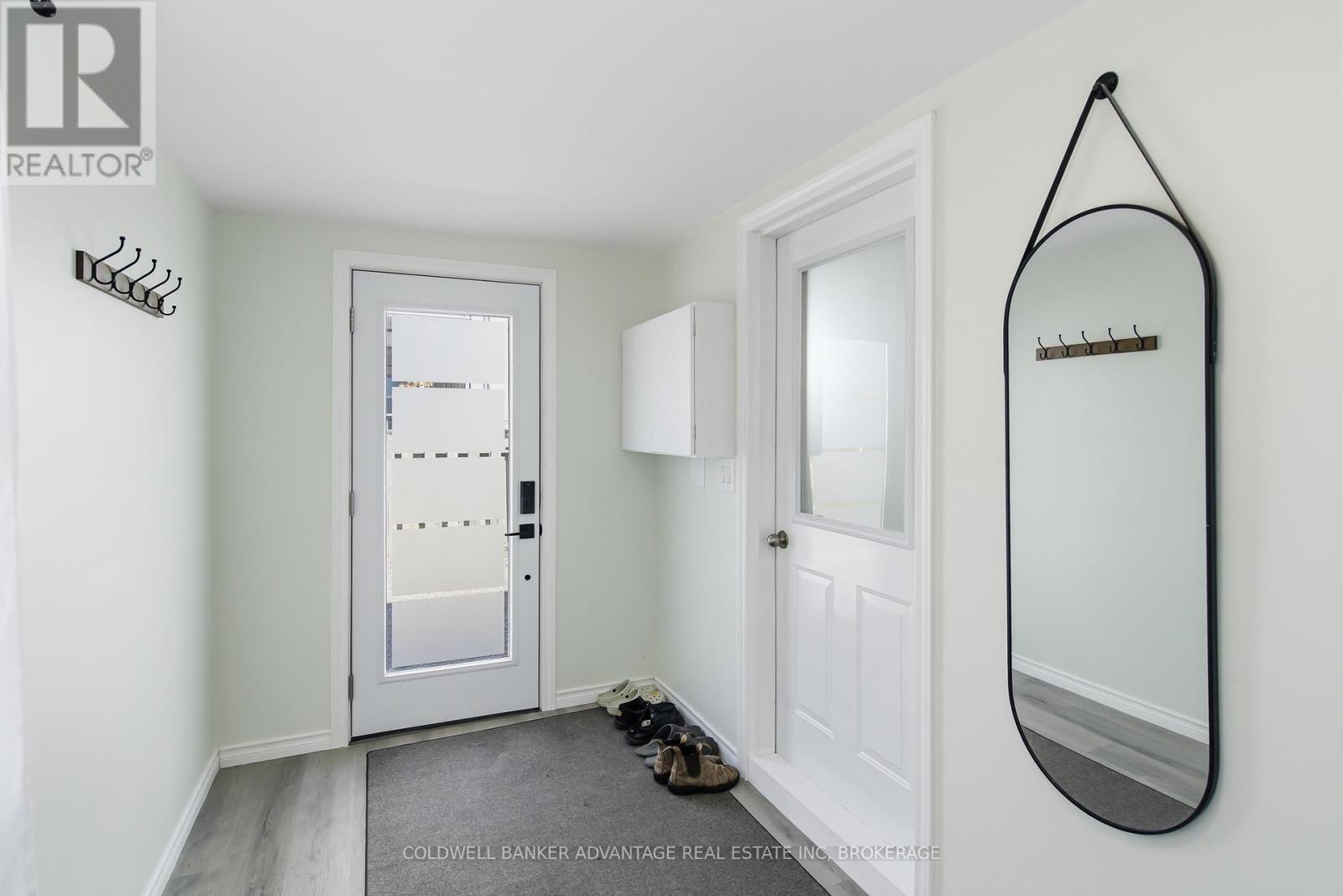 229 Chaffey Street, Welland, Ontario  L3B 2Y7 - Photo 3 - X12943054