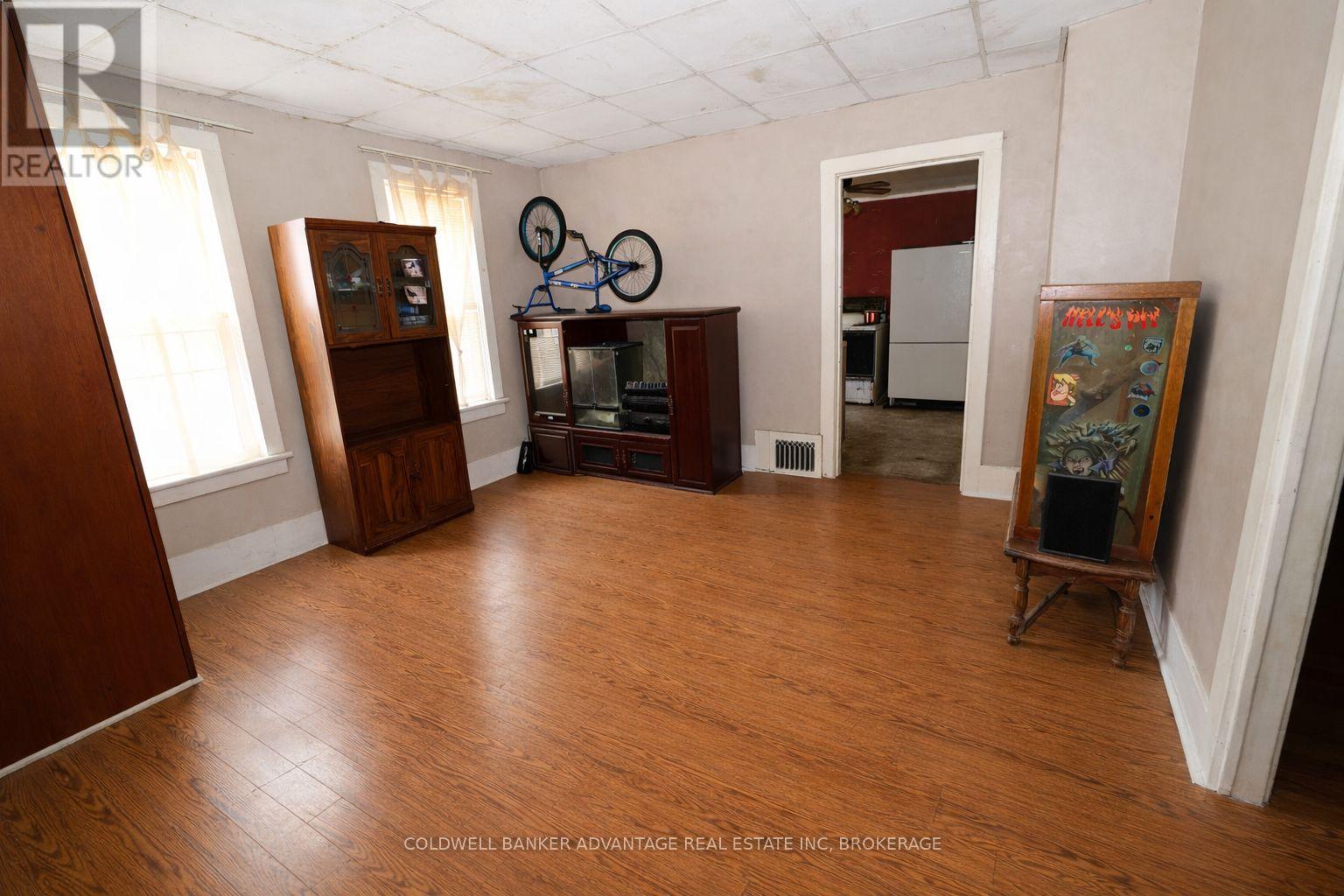 748 King Street, Port Colborne, Ontario  L3K 4J2 - Photo 6 - X12943230