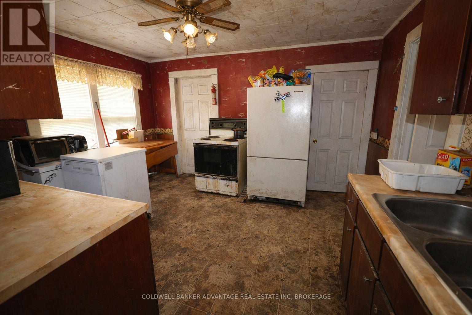 748 King Street, Port Colborne, Ontario  L3K 4J2 - Photo 7 - X12943230