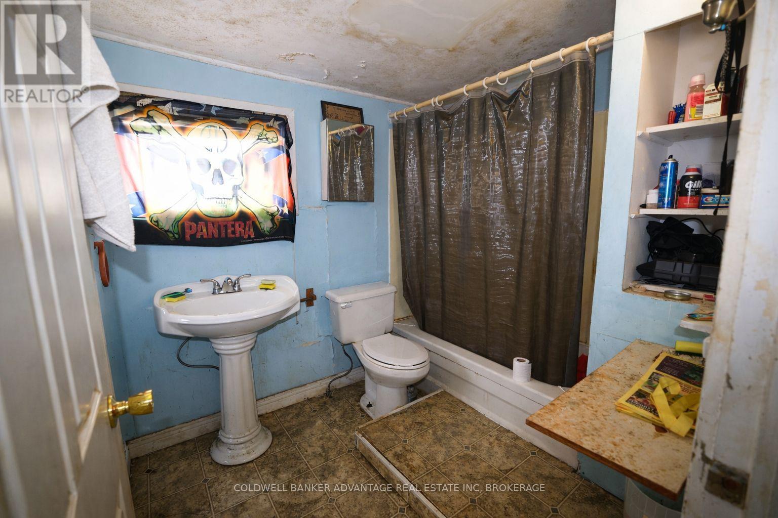 748 King Street, Port Colborne, Ontario  L3K 4J2 - Photo 8 - X12943230