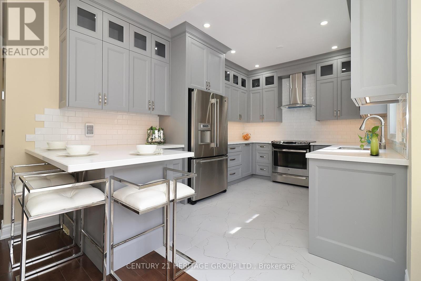 20 Trish Drive, Richmond Hill, Ontario  L4E 5C5 - Photo 10 - N12943040