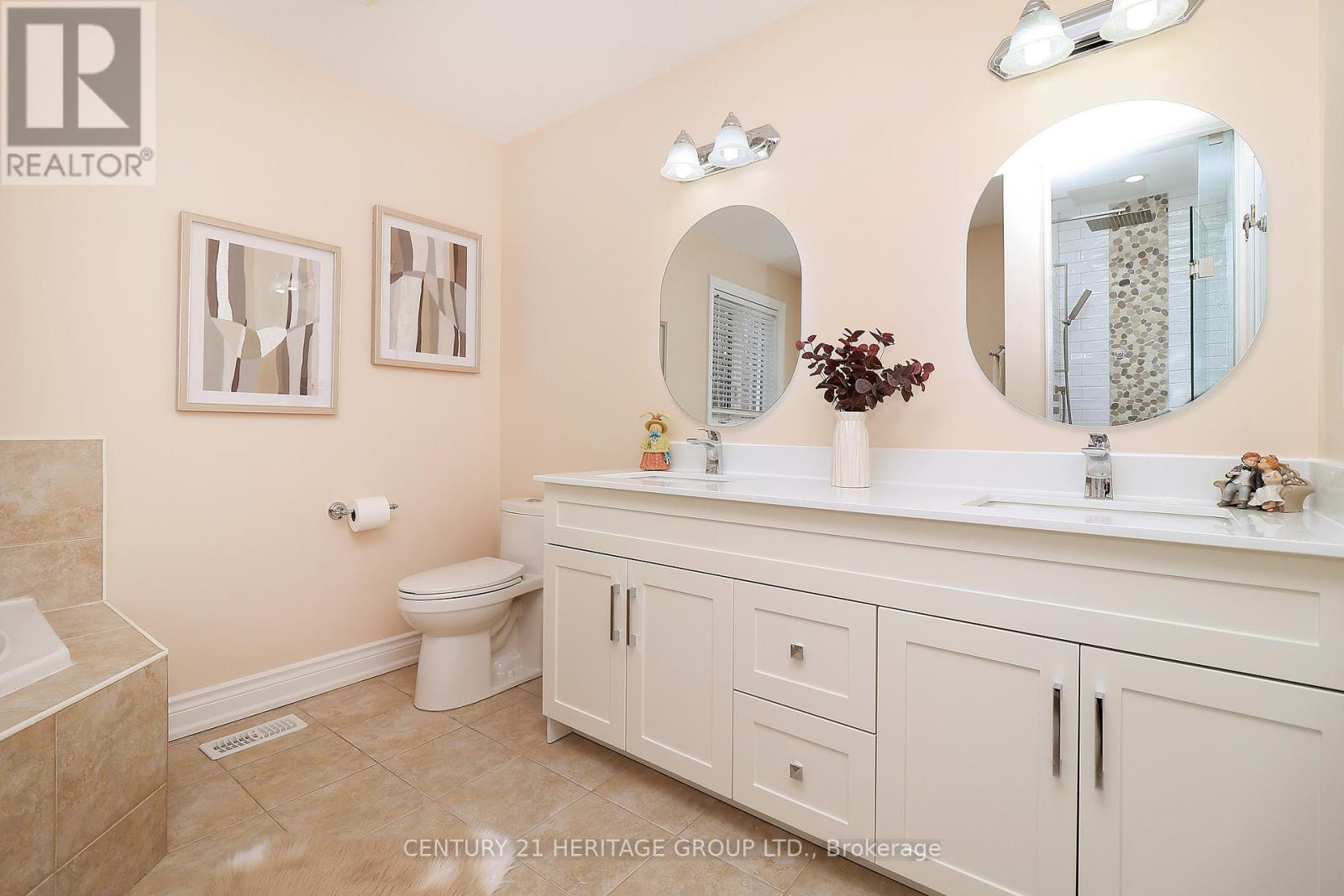 20 Trish Drive, Richmond Hill, Ontario  L4E 5C5 - Photo 19 - N12943040