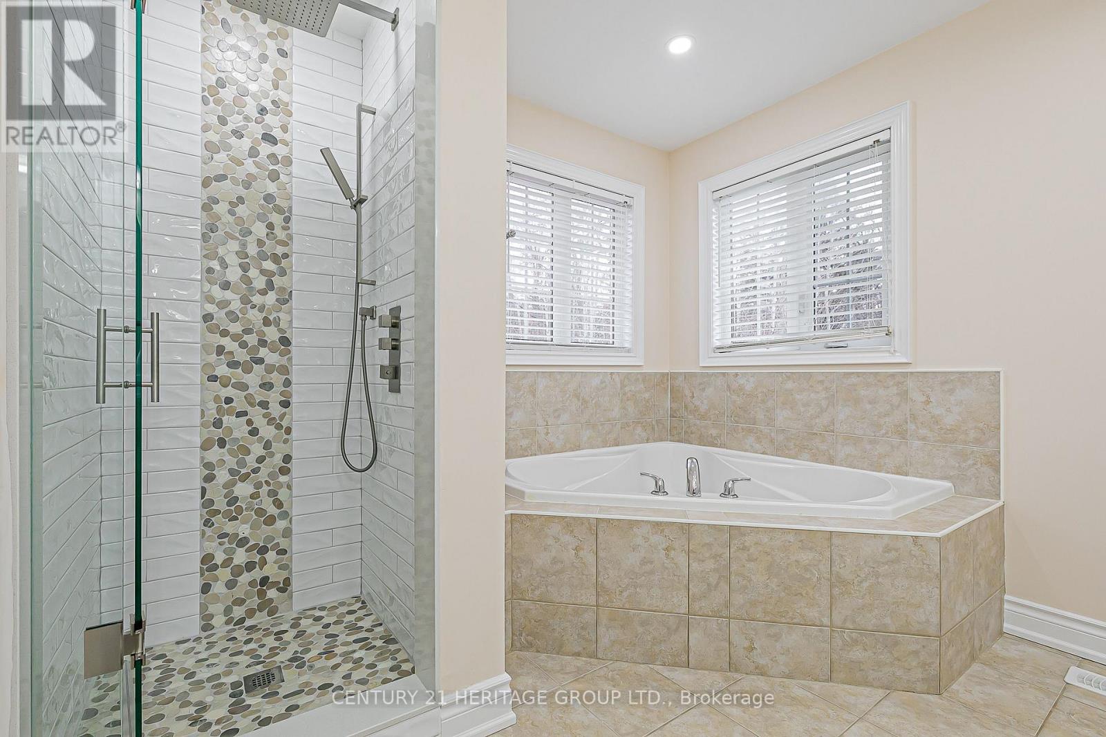 20 Trish Drive, Richmond Hill, Ontario  L4E 5C5 - Photo 20 - N12943040