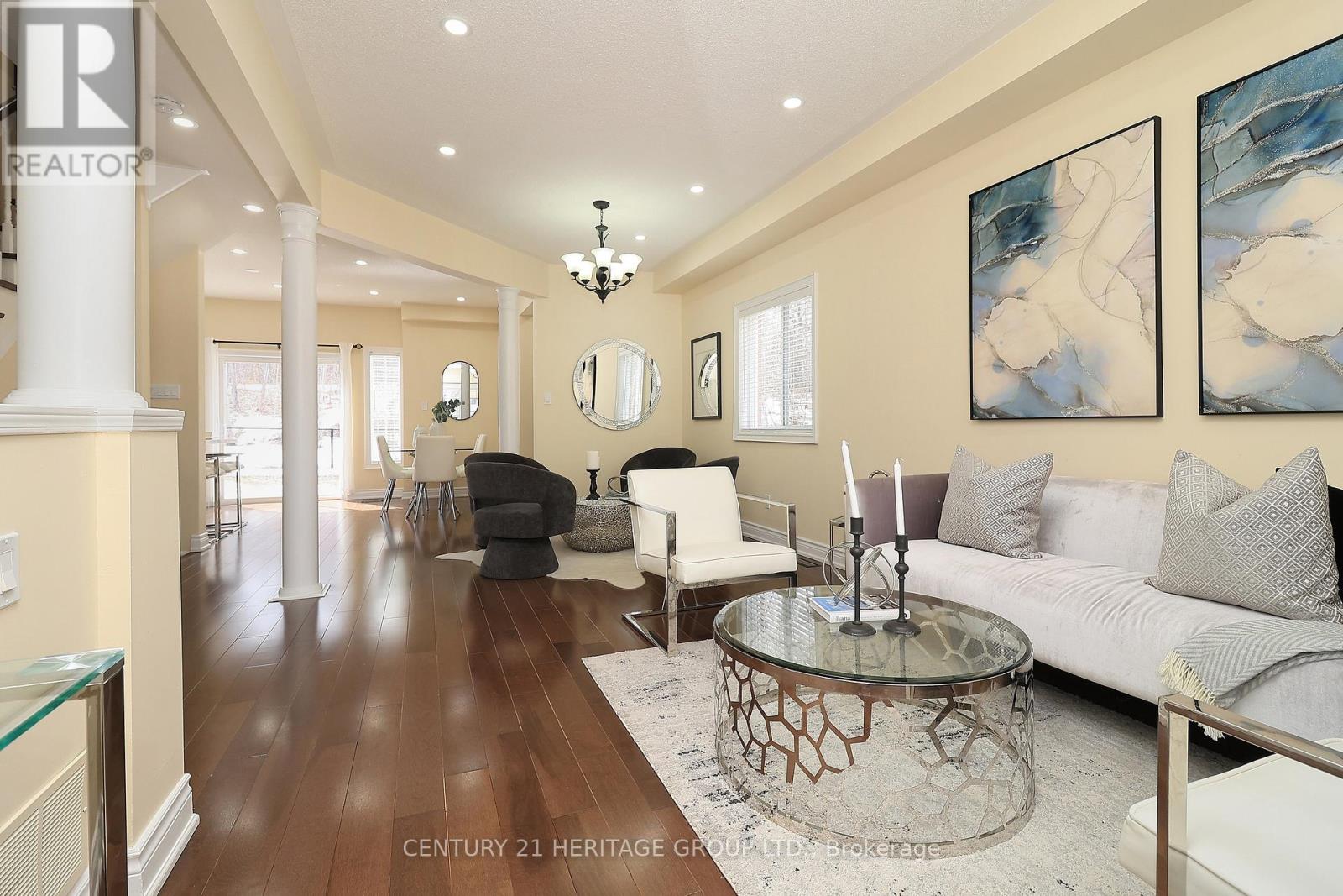 20 Trish Drive, Richmond Hill, Ontario  L4E 5C5 - Photo 5 - N12943040