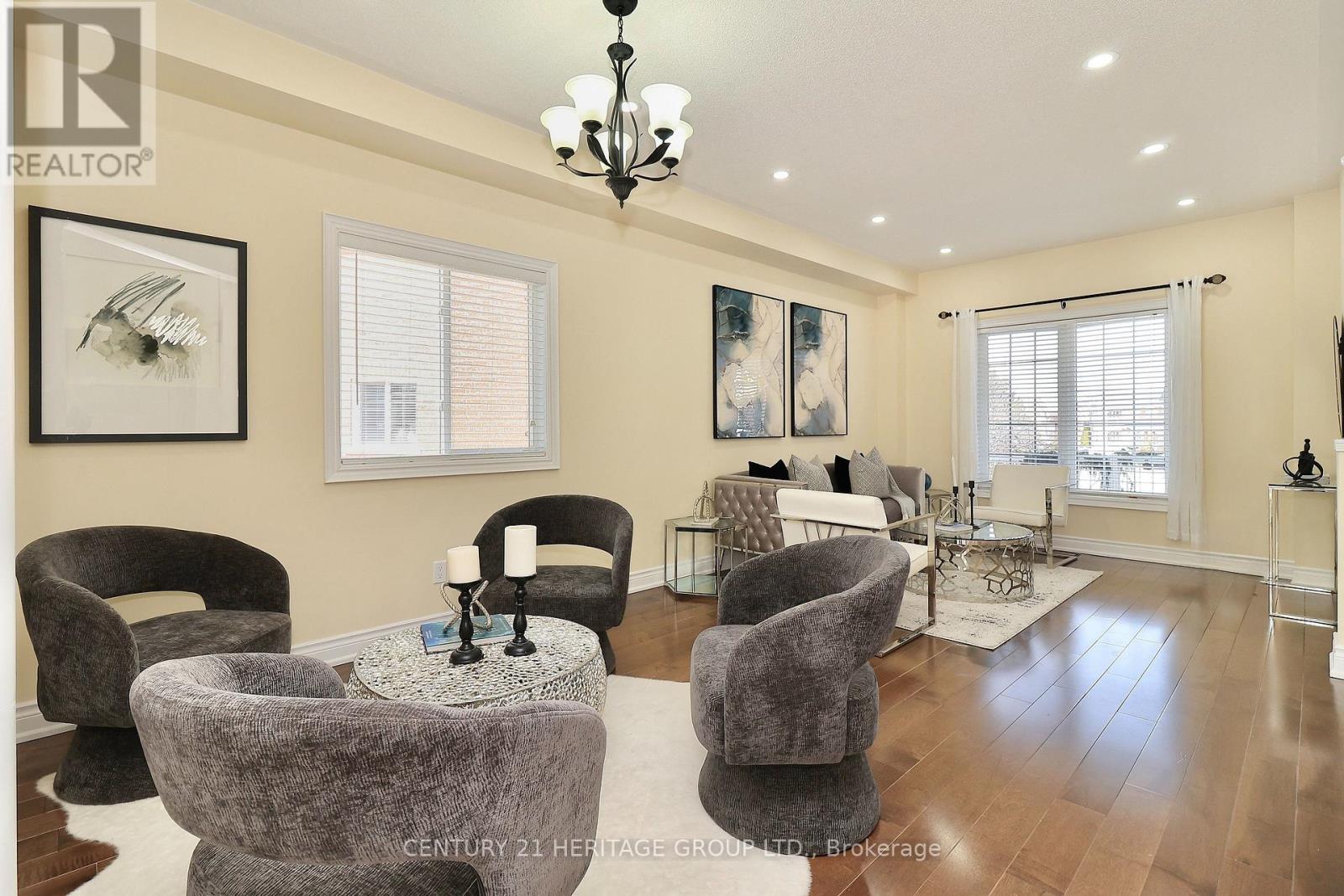 20 Trish Drive, Richmond Hill, Ontario  L4E 5C5 - Photo 6 - N12943040