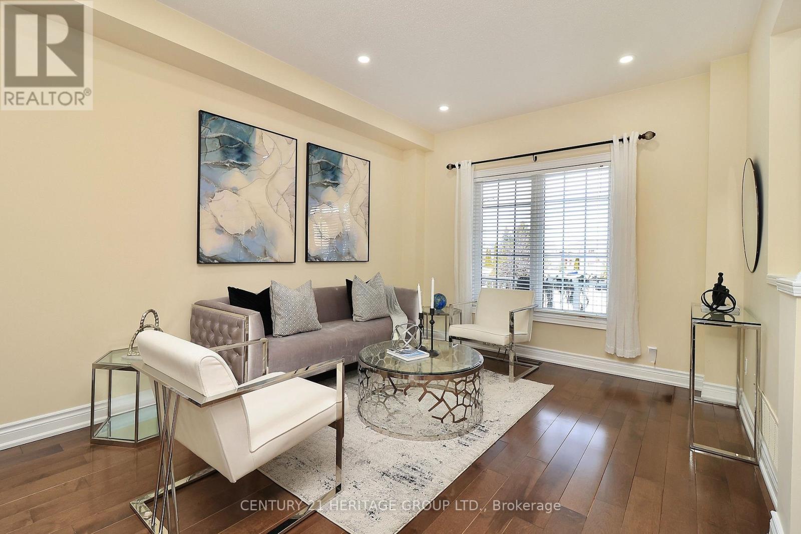 20 Trish Drive, Richmond Hill, Ontario  L4E 5C5 - Photo 7 - N12943040