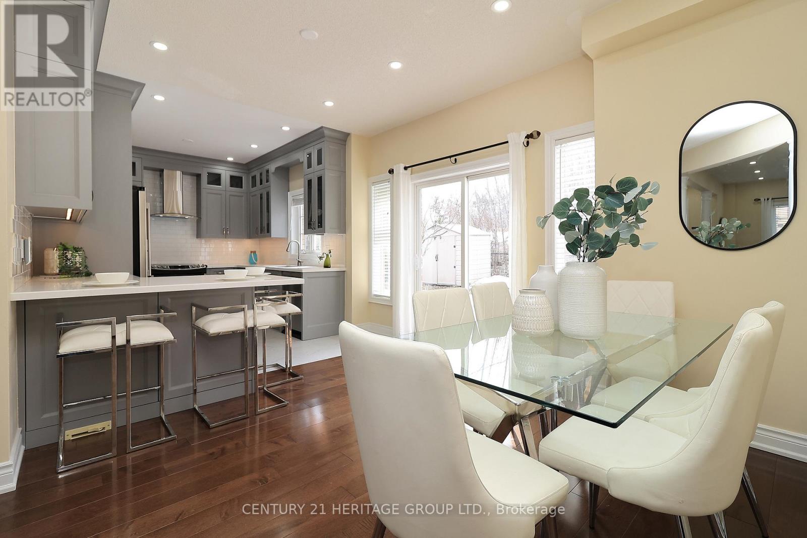 20 Trish Drive, Richmond Hill, Ontario  L4E 5C5 - Photo 9 - N12943040