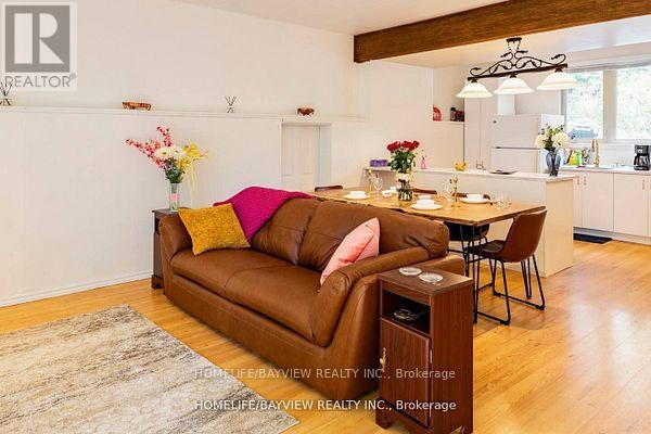 6195 Churchill Drive E, Whitchurch-Stouffville, Ontario  L4A 7X3 - Photo 5 - N12943152