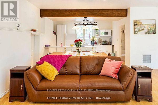 6195 Churchill Drive E, Whitchurch-Stouffville, Ontario  L4A 7X3 - Photo 6 - N12943152