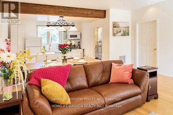 6195 Churchill Drive E, Whitchurch-Stouffville, Ontario  L4A 7X3 - Photo 7 - N12943152