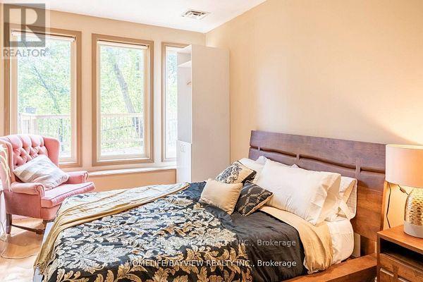 6195 Churchill Drive E, Whitchurch-Stouffville, Ontario  L4A 7X3 - Photo 9 - N12943152