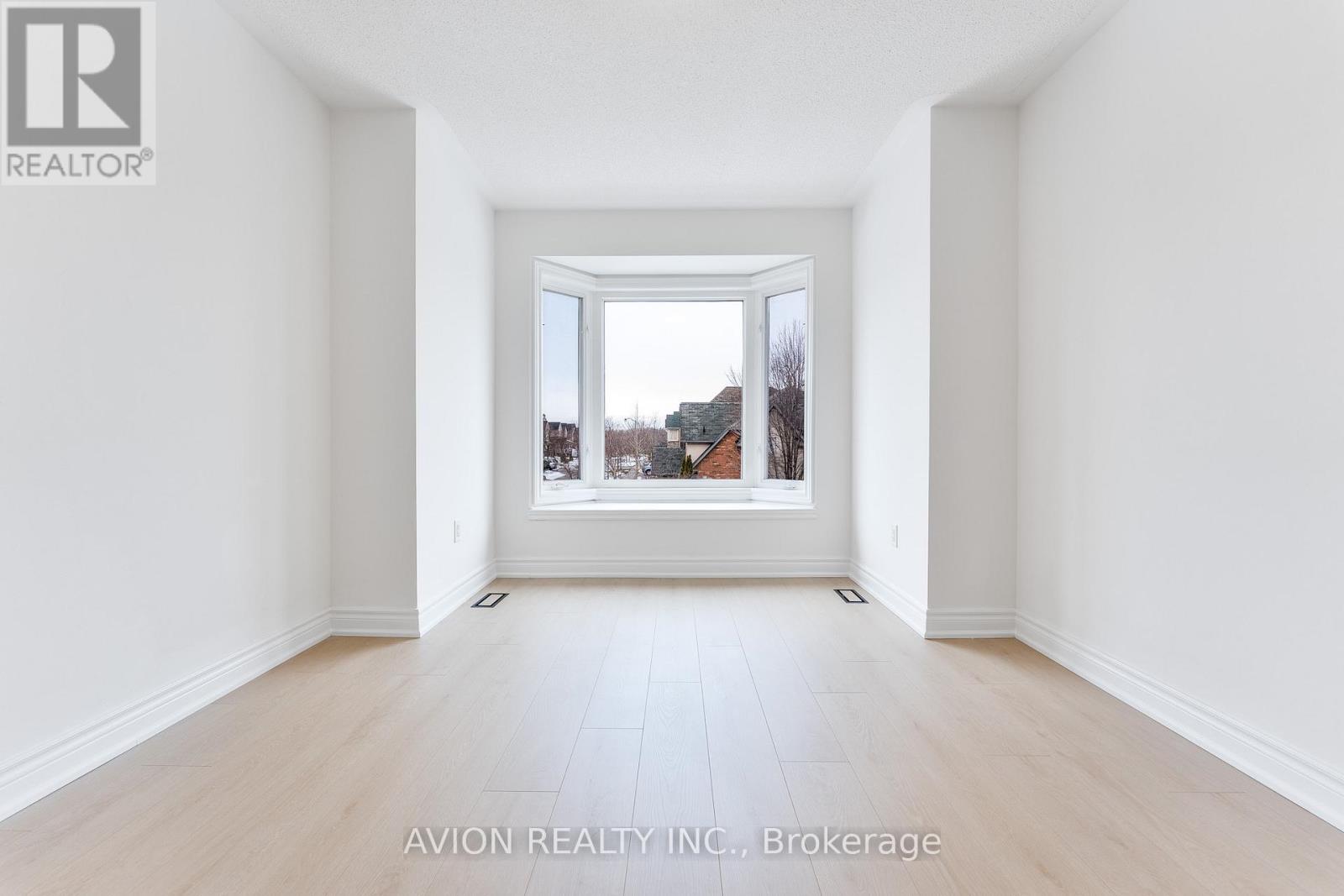 33 Brockdale Street, Richmond Hill, Ontario  L4E 4W1 - Photo 20 - N12943158