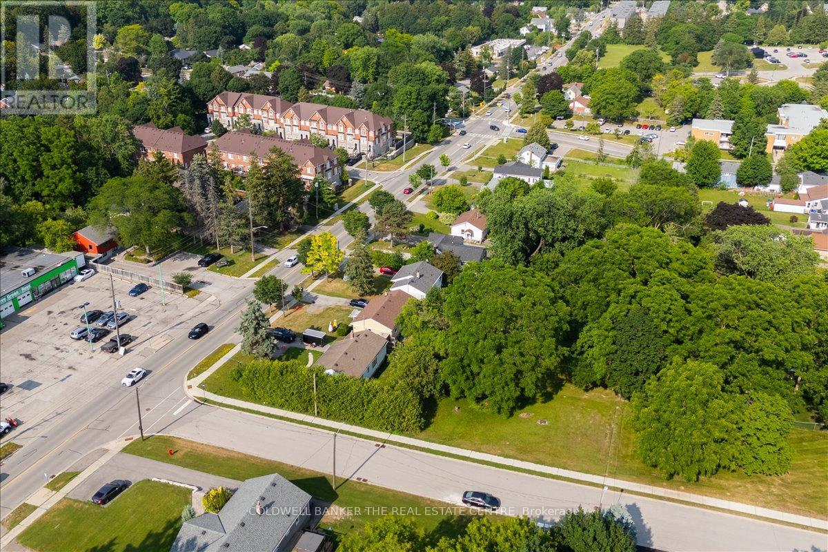 104 Eagle Street, Newmarket, Ontario  L3Y 1J4 - Photo 3 - N12943226