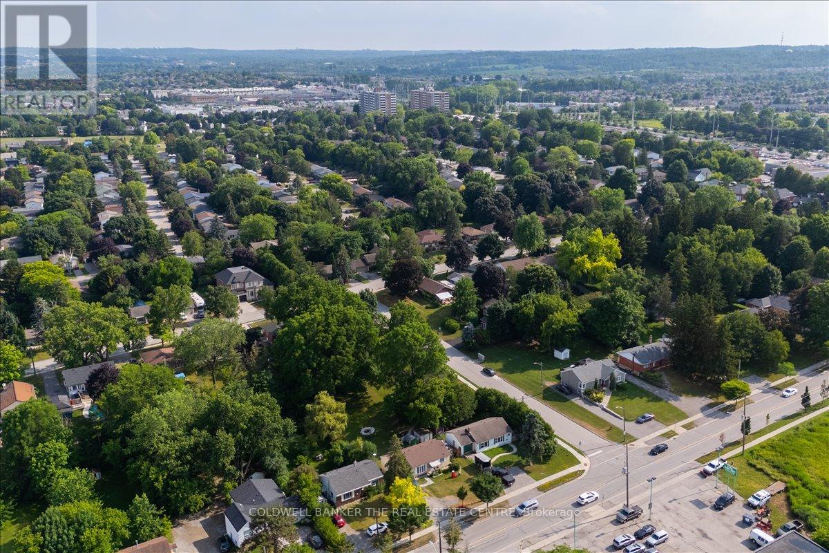 104 Eagle Street, Newmarket, Ontario  L3Y 1J4 - Photo 4 - N12943226