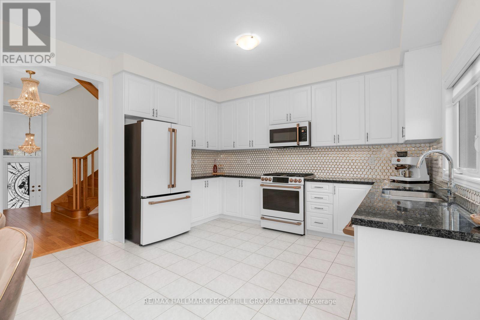 34 Valleo Street, Georgina, Ontario  L4P 0K1 - Photo 2 - N12943242