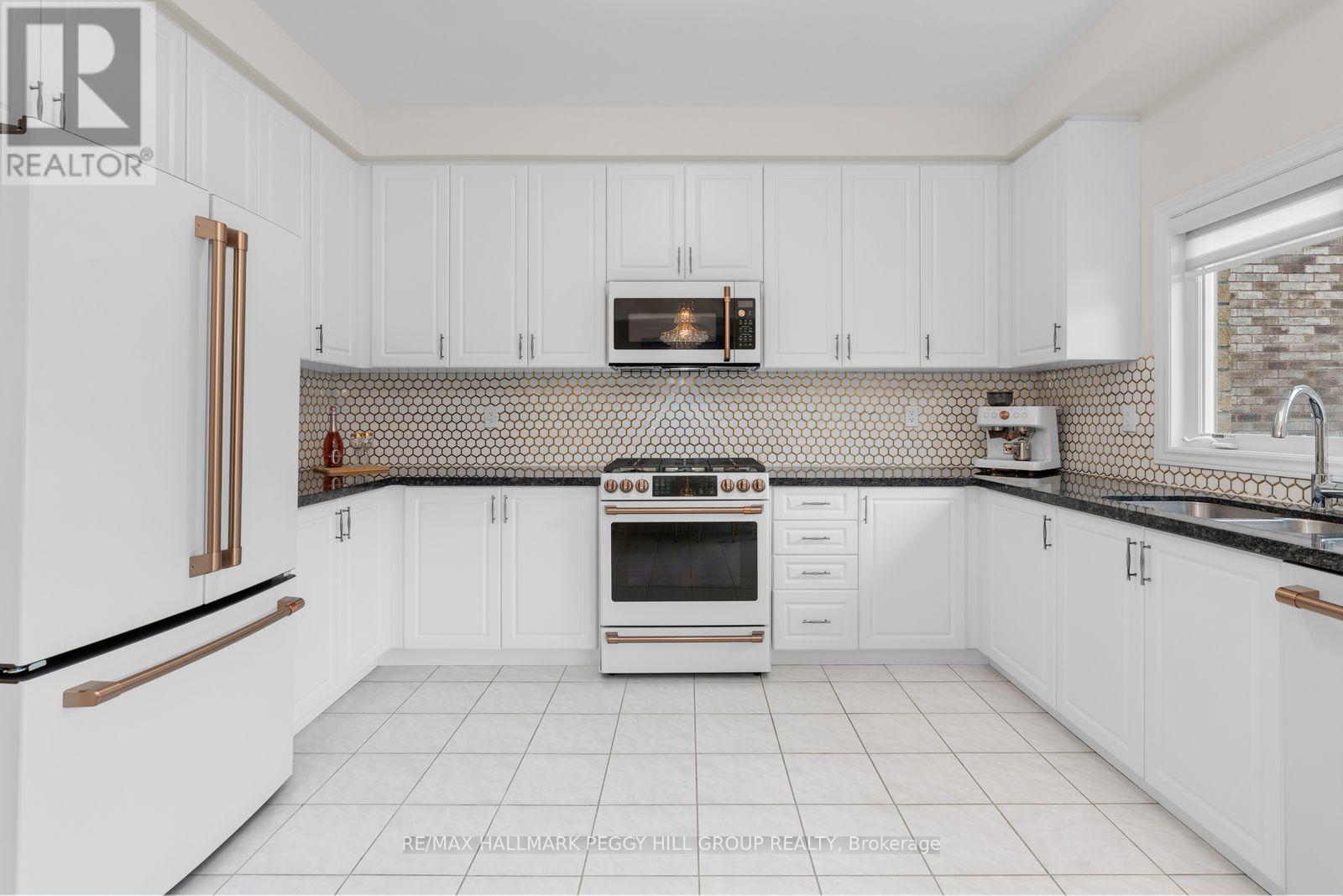 34 Valleo Street, Georgina, Ontario  L4P 0K1 - Photo 3 - N12943242