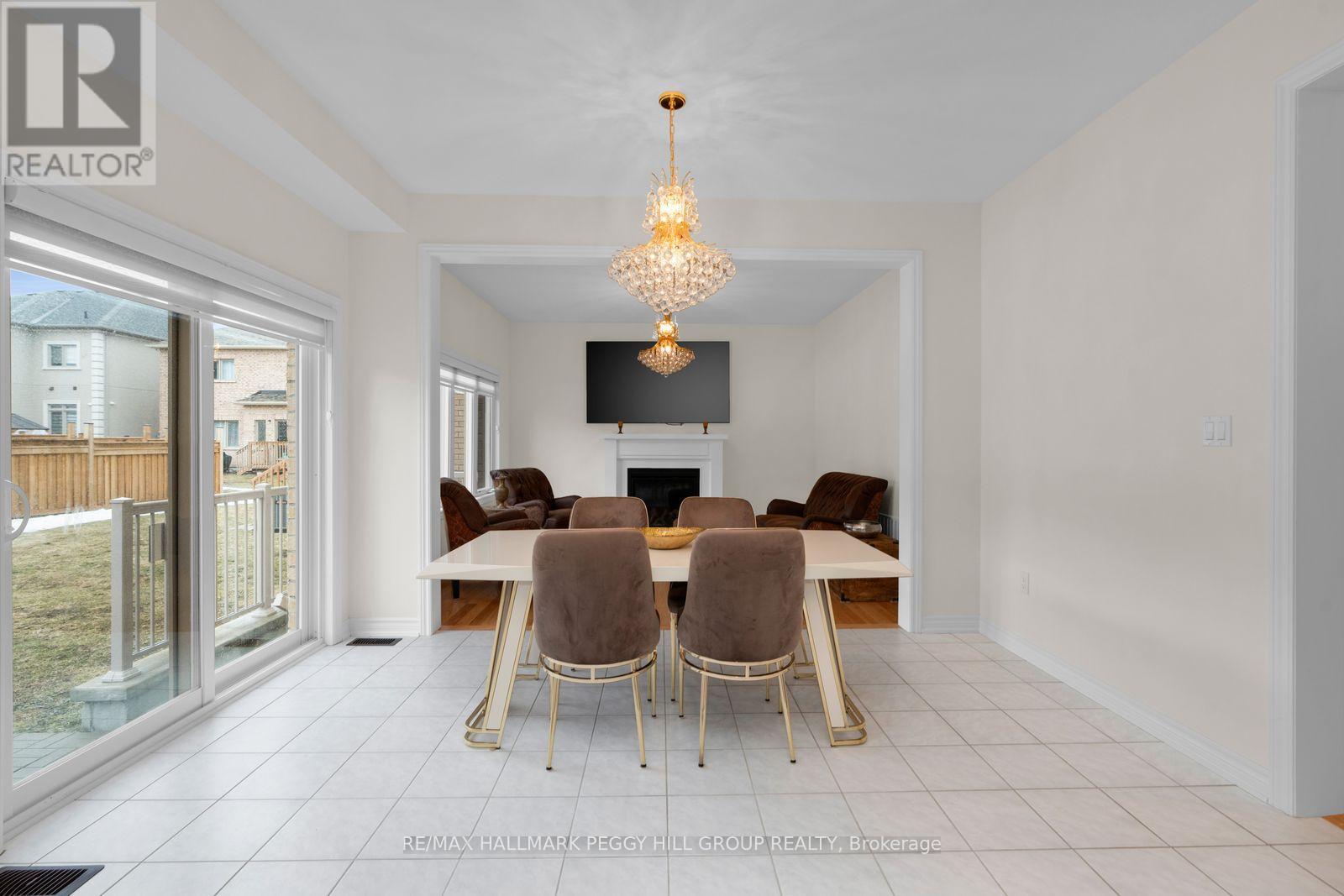 34 Valleo Street, Georgina, Ontario  L4P 0K1 - Photo 4 - N12943242