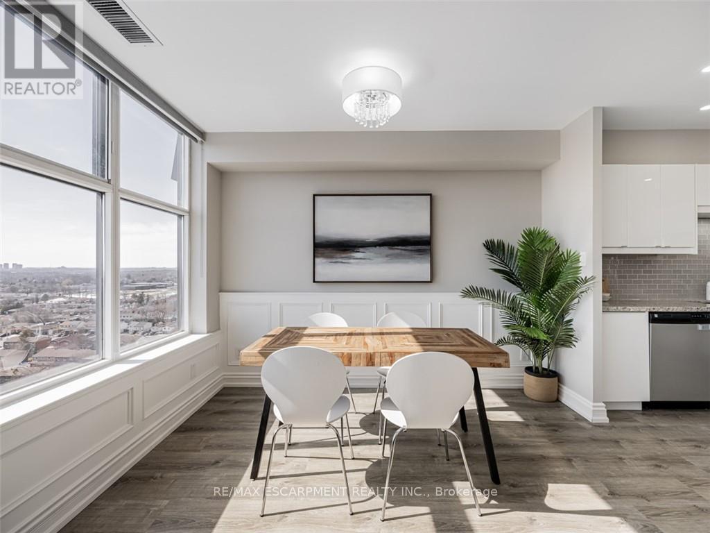 Uph7 - 880 Dundas Street W, Mississauga, Ontario  L5C 4H3 - Photo 12 - W12943084