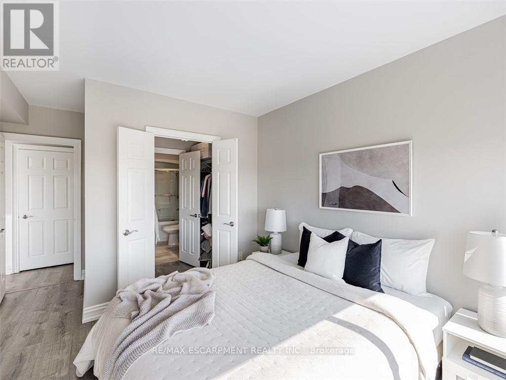 Uph7 - 880 Dundas Street W, Mississauga, Ontario  L5C 4H3 - Photo 24 - W12943084