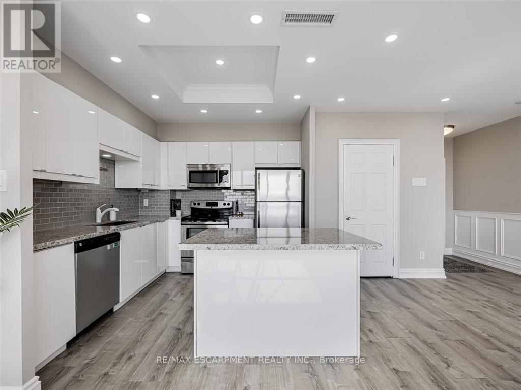 Uph7 - 880 Dundas Street W, Mississauga, Ontario  L5C 4H3 - Photo 9 - W12943084