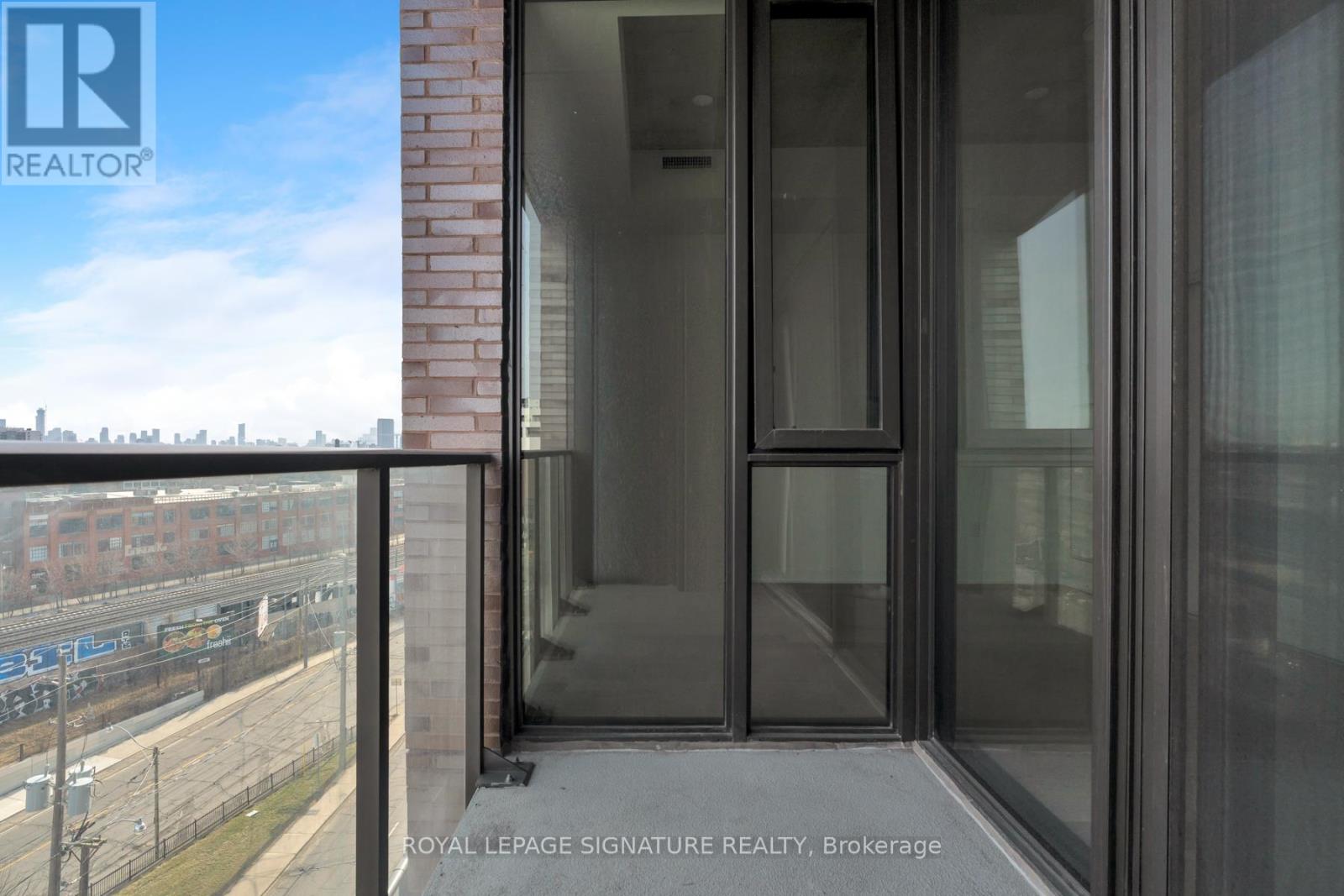 803 - 2625 Dundas Street W, Toronto, Ontario  M6P 1X9 - Photo 12 - W12943086