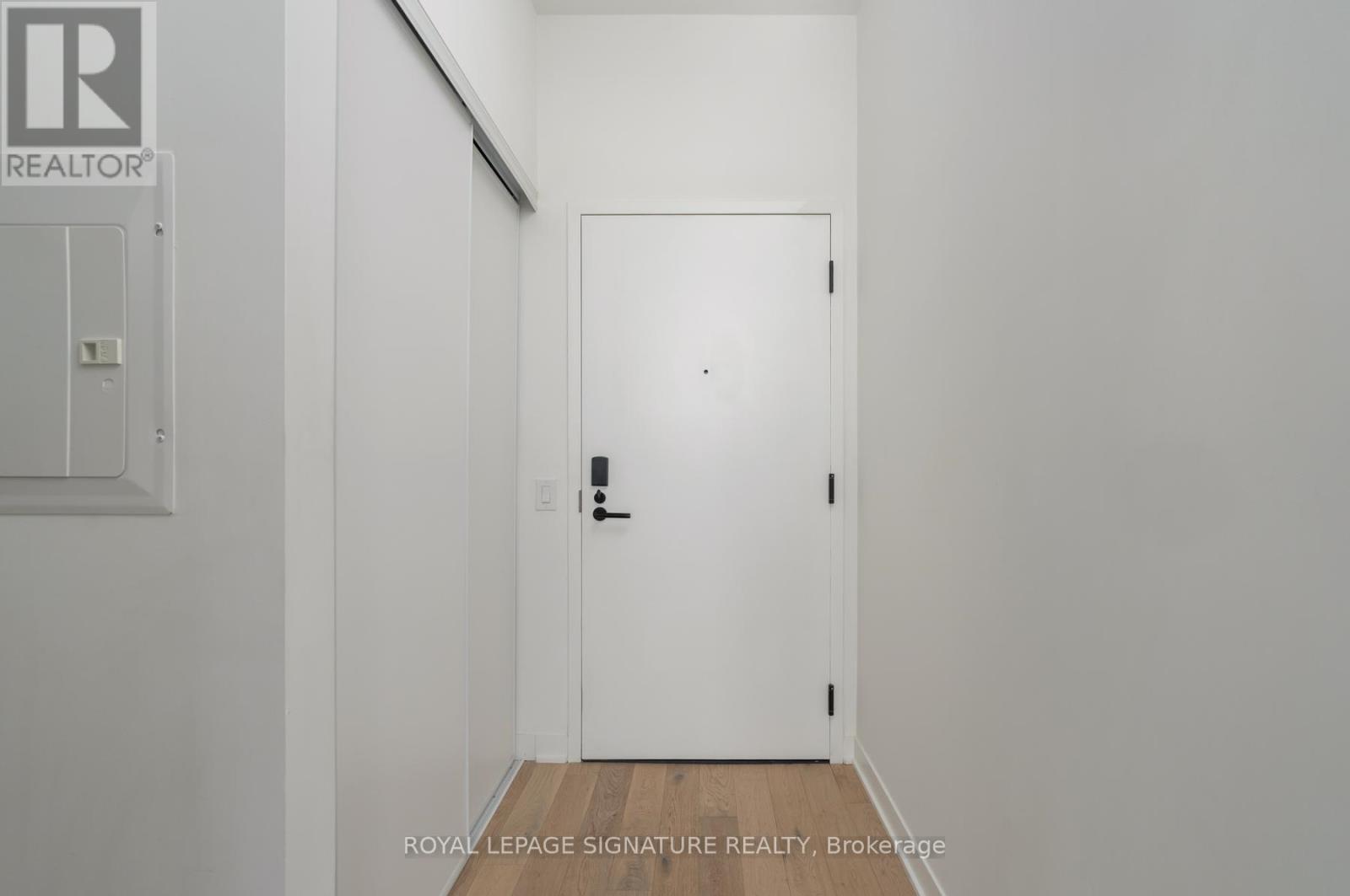 803 - 2625 Dundas Street W, Toronto, Ontario  M6P 1X9 - Photo 2 - W12943086