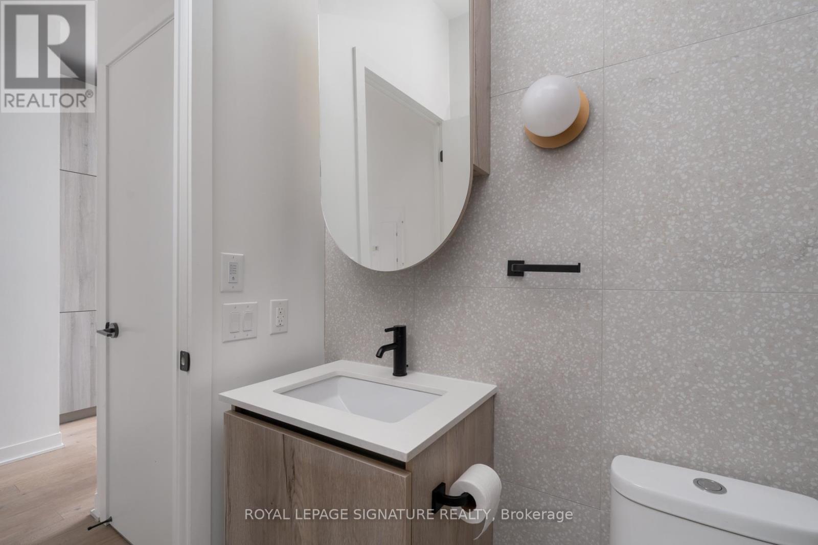 803 - 2625 Dundas Street W, Toronto, Ontario  M6P 1X9 - Photo 4 - W12943086