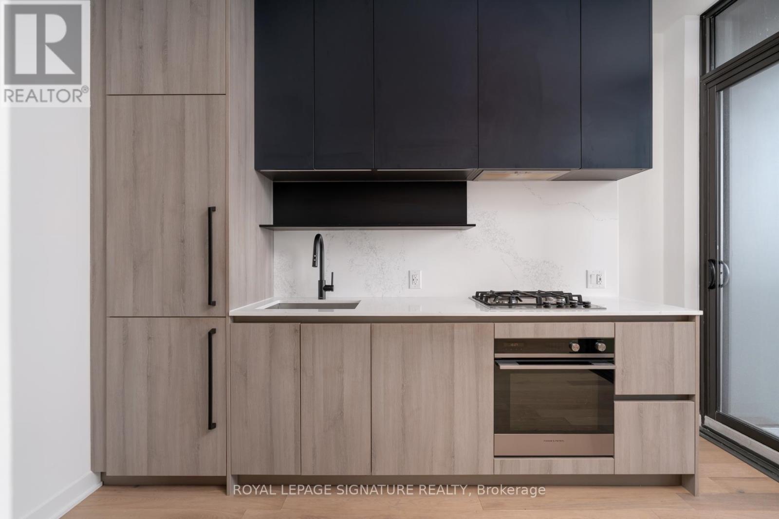 803 - 2625 Dundas Street W, Toronto, Ontario  M6P 1X9 - Photo 8 - W12943086