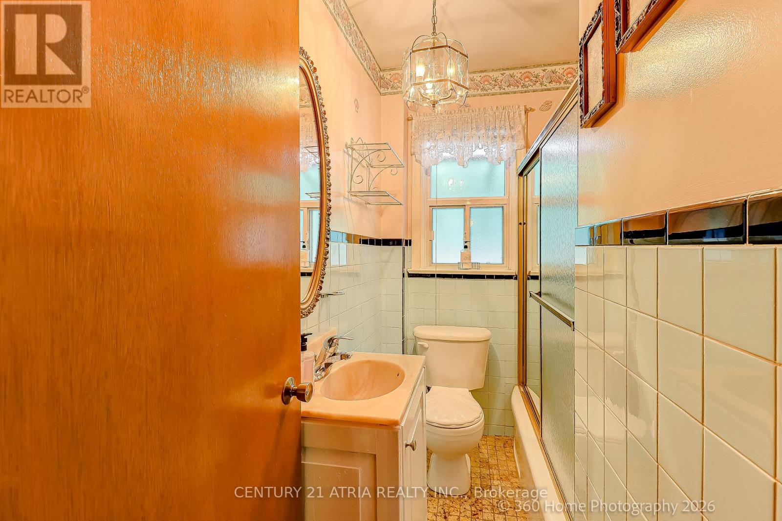 23 Tumpane Street, Toronto, Ontario  M3M 1L5 - Photo 11 - W12943088