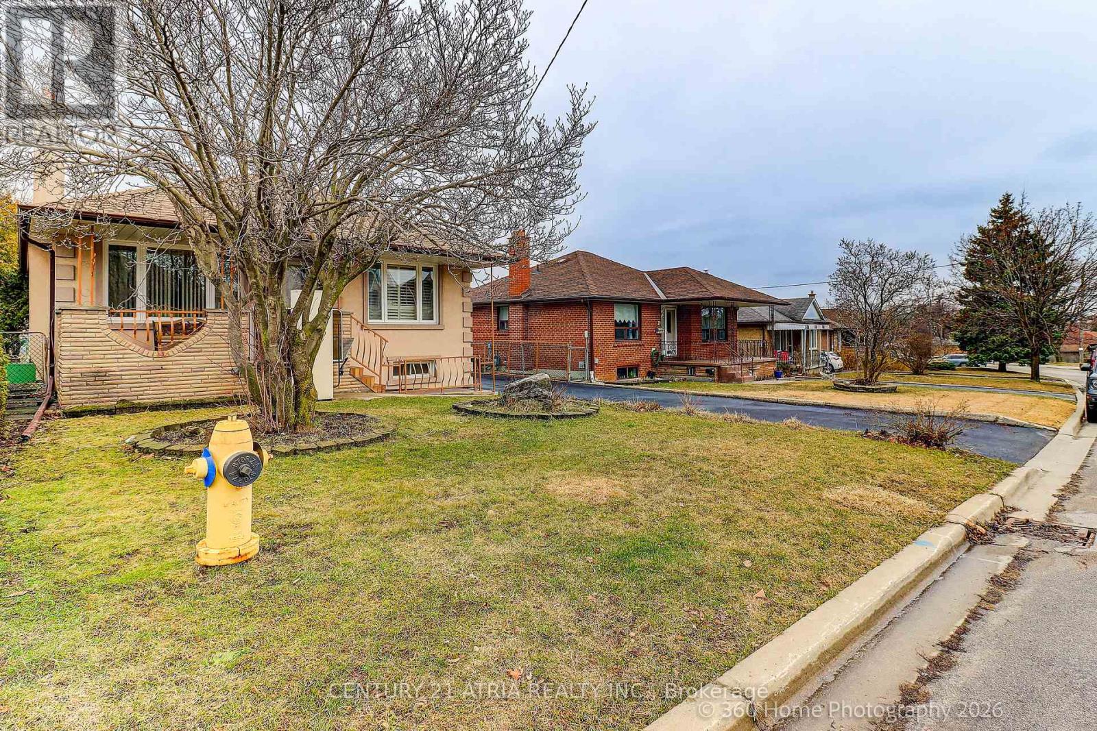 23 Tumpane Street, Toronto, Ontario  M3M 1L5 - Photo 24 - W12943088