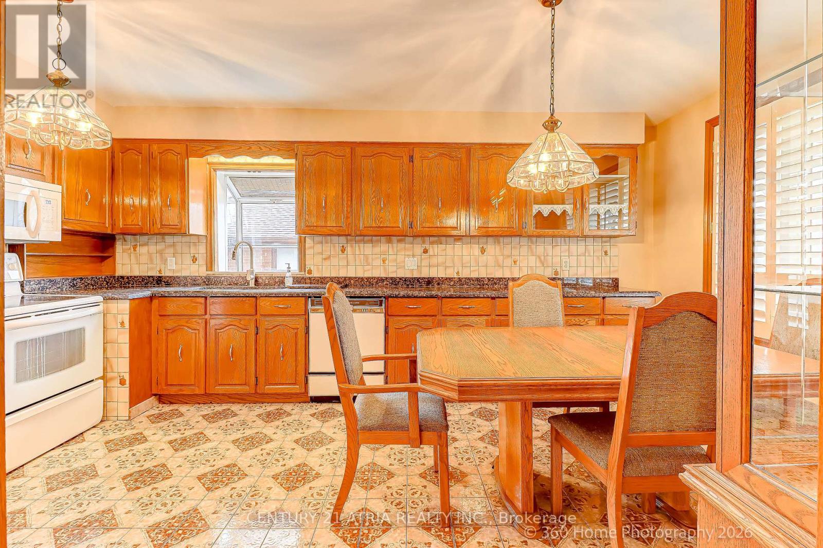 23 Tumpane Street, Toronto, Ontario  M3M 1L5 - Photo 5 - W12943088