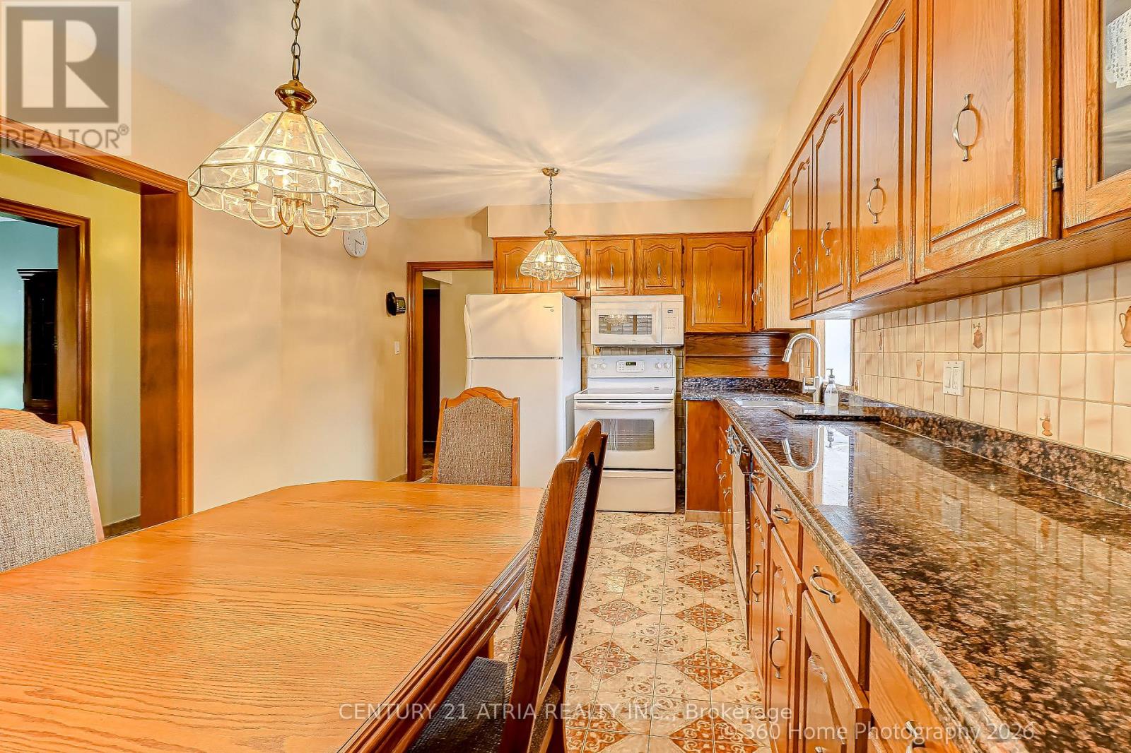 23 Tumpane Street, Toronto, Ontario  M3M 1L5 - Photo 7 - W12943088