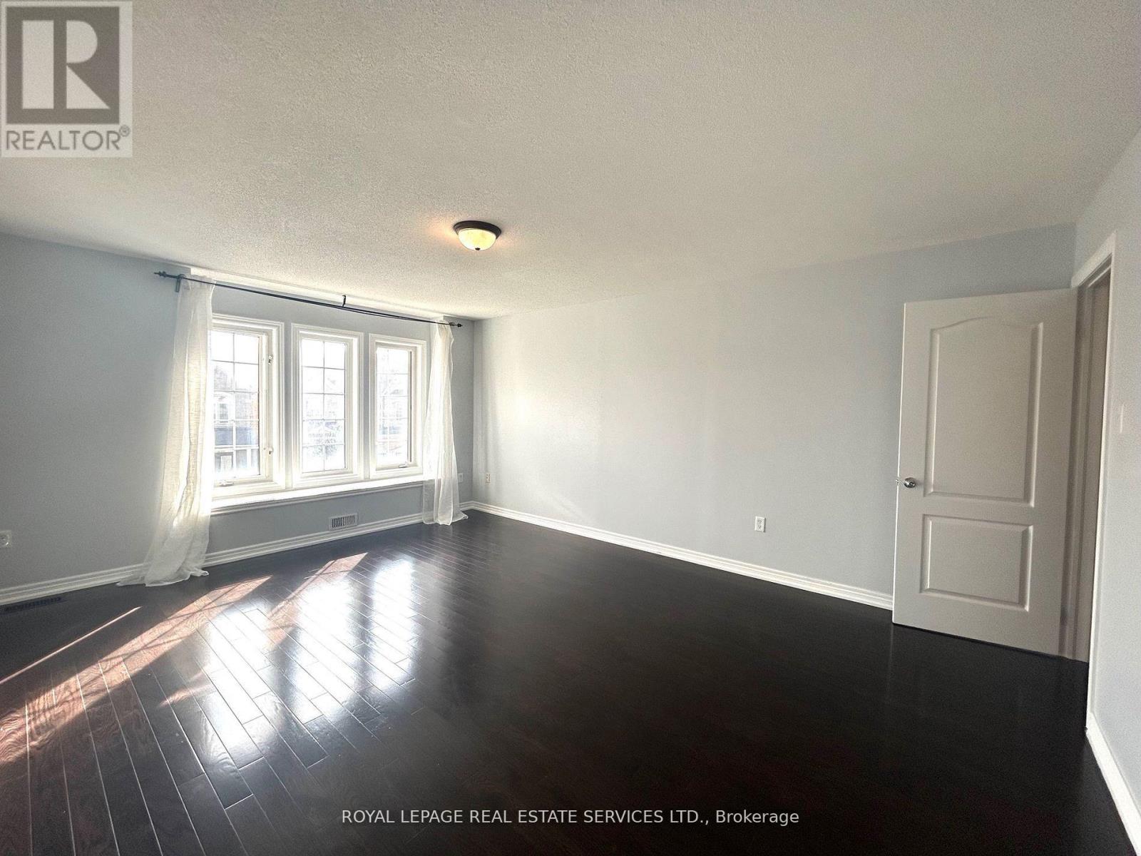 1285 Jezero Crescent, Oakville, Ontario  L6H 0B5 - Photo 13 - W12943126