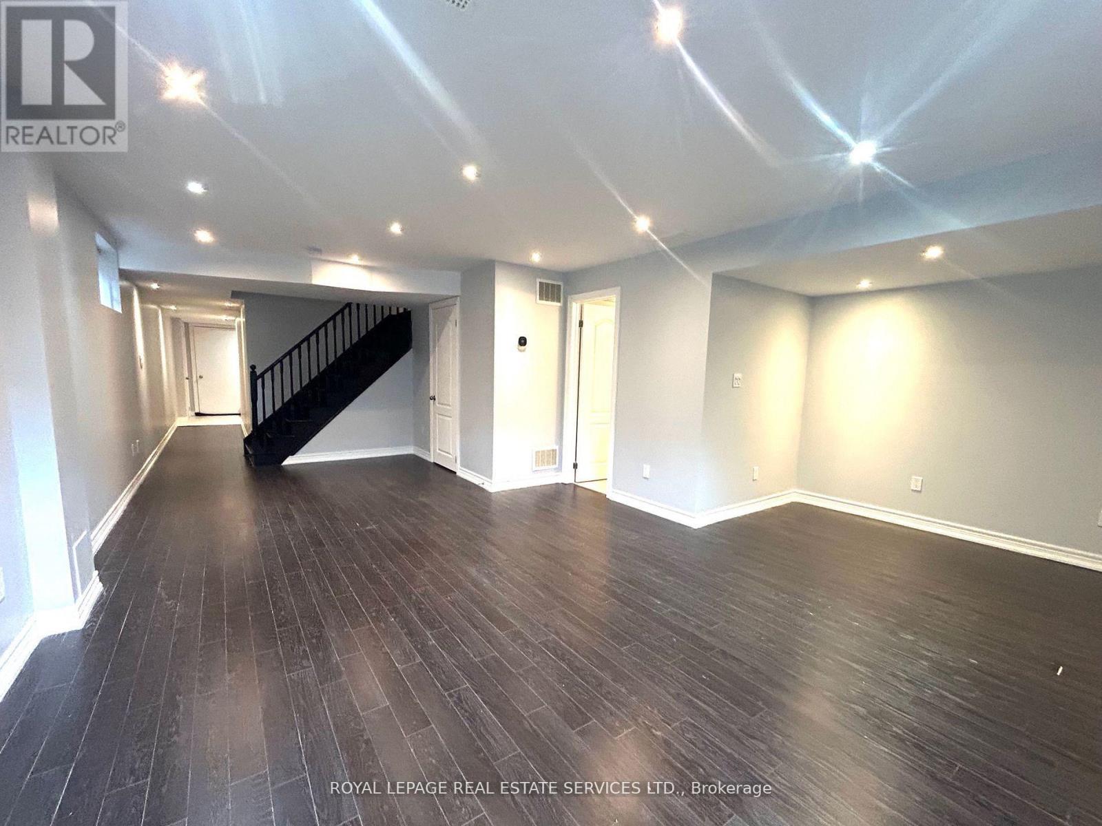 1285 Jezero Crescent, Oakville, Ontario  L6H 0B5 - Photo 23 - W12943126