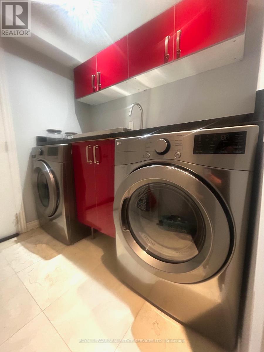 1285 Jezero Crescent, Oakville, Ontario  L6H 0B5 - Photo 28 - W12943126