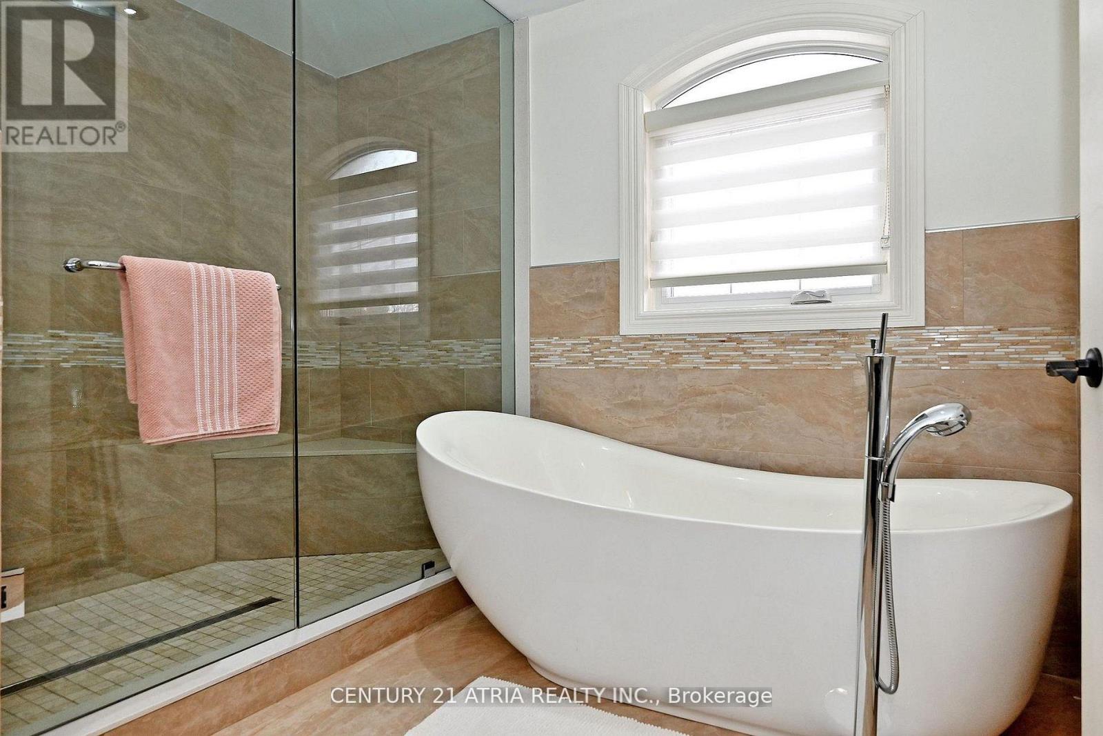 350 Queen Mary Drive, Oakville, Ontario  L6K 3L8 - Photo 25 - W12943128