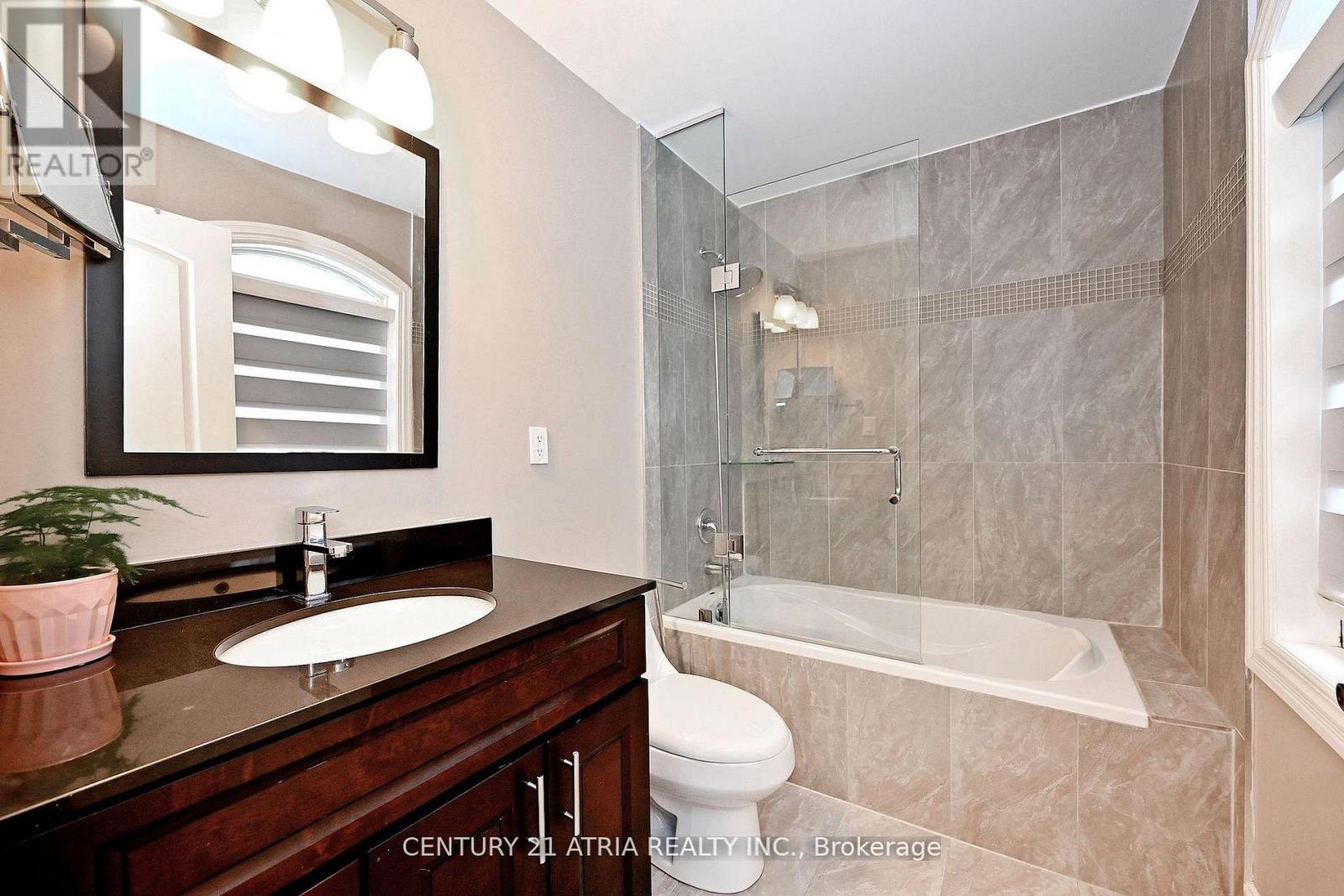 350 Queen Mary Drive, Oakville, Ontario  L6K 3L8 - Photo 31 - W12943128