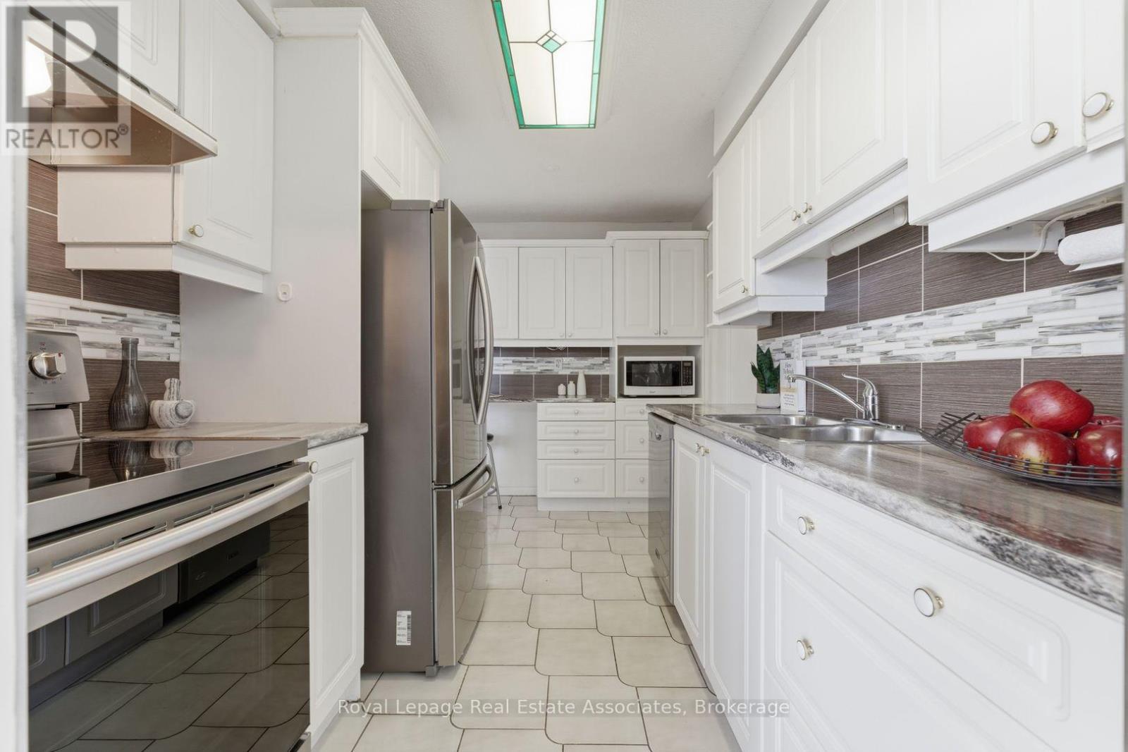 1010 - 3170 Kirwin Avenue, Mississauga, Ontario  L5A 3R1 - Photo 14 - W12943160