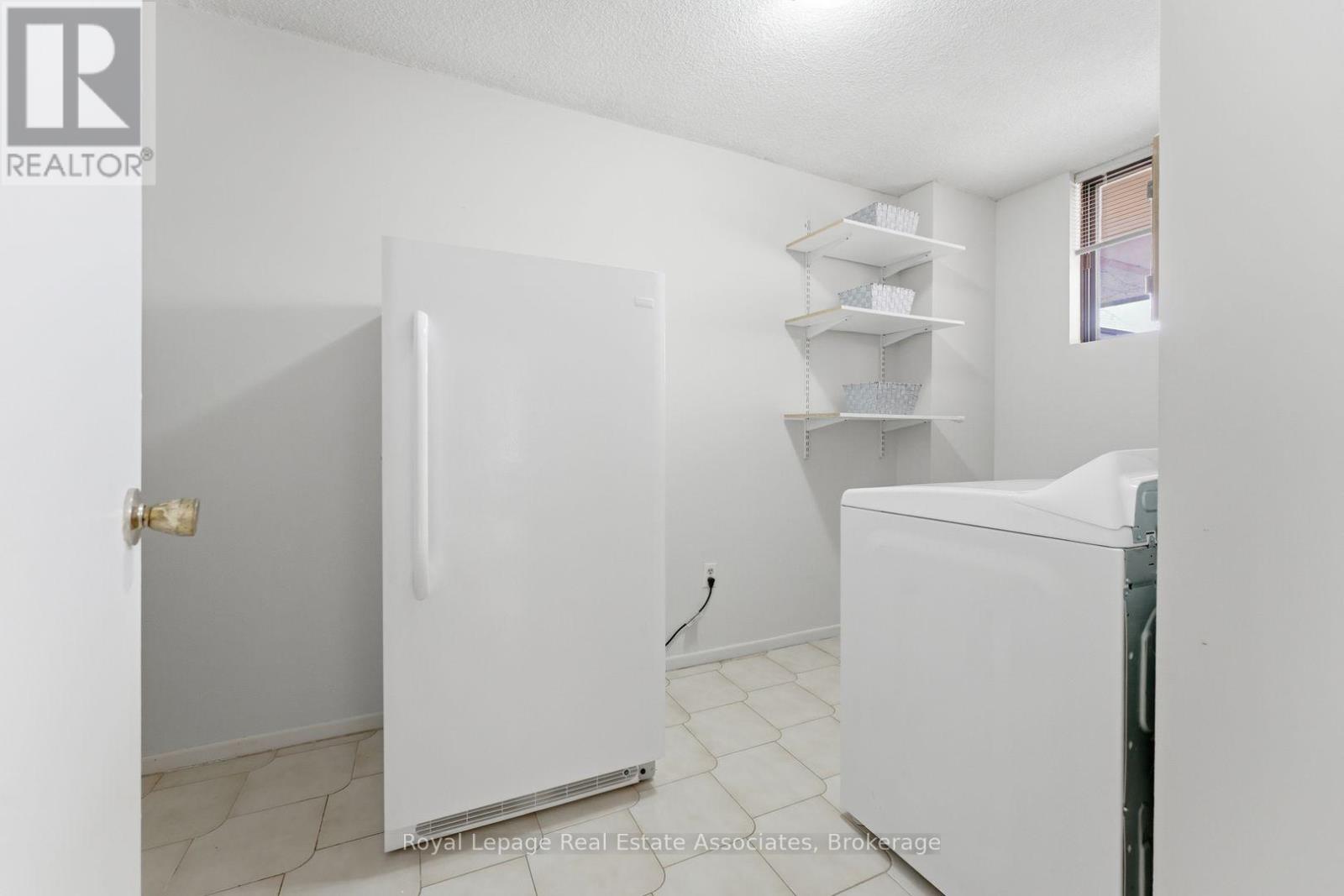 1010 - 3170 Kirwin Avenue, Mississauga, Ontario  L5A 3R1 - Photo 17 - W12943160